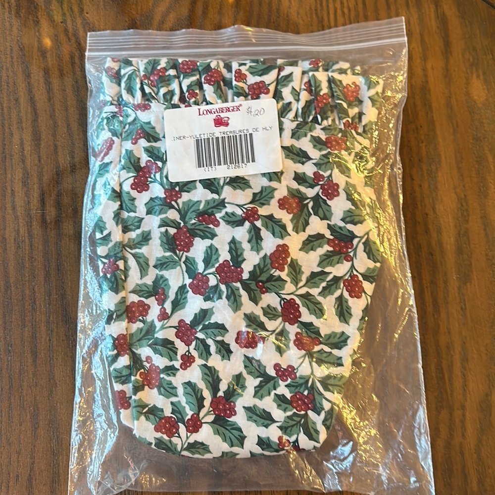 Longaberger Yuletide Treasures basket liner in Holly.